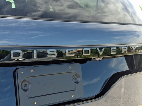 Used 2025 Land Rover Discovery Dynamic SE AWD/4WD image 32