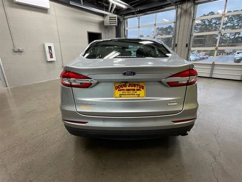 Used 2020 Ford Fusion SE image 4
