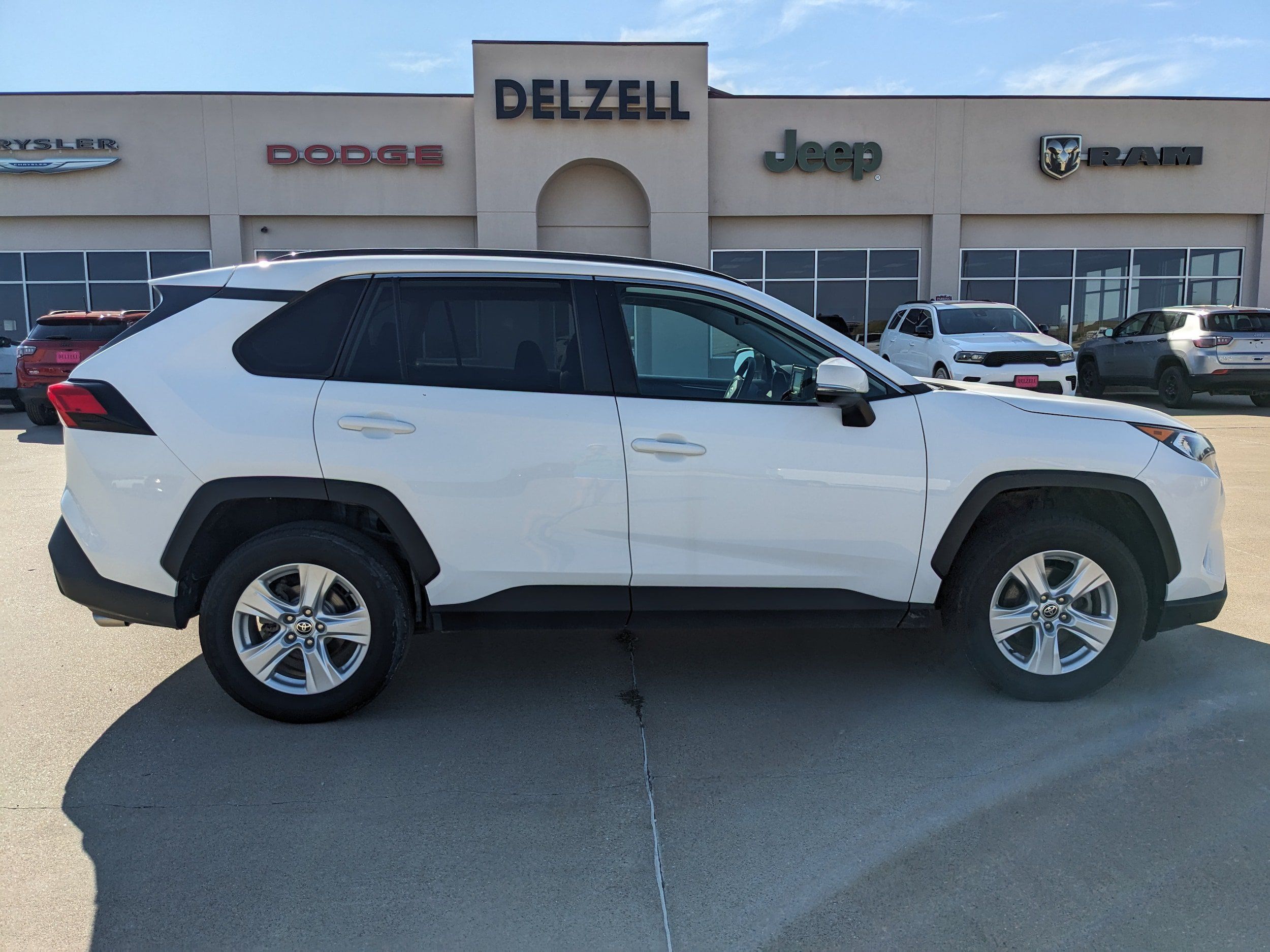 Used 2021 Toyota RAV4 XLE AWD/4WD image 1