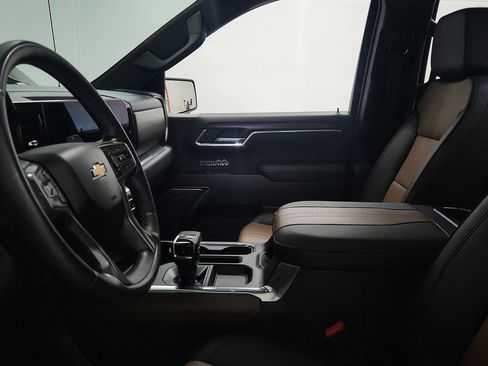 Certified 2023 Chevrolet Silverado 1500 High Country w/ High Country Premium Package AWD/4WD image 17