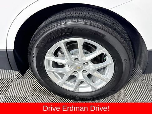 Used 2024 Chevrolet Equinox LS w/ LS Convenience Package FWD image 4