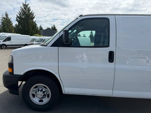 Used 2019 Chevrolet Express 2500 RWD image 10
