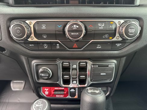 New 2025 Jeep Wrangler Willys AWD/4WD image 11