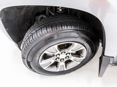 Used 2019 Chevrolet Colorado Z71 AWD/4WD image 12