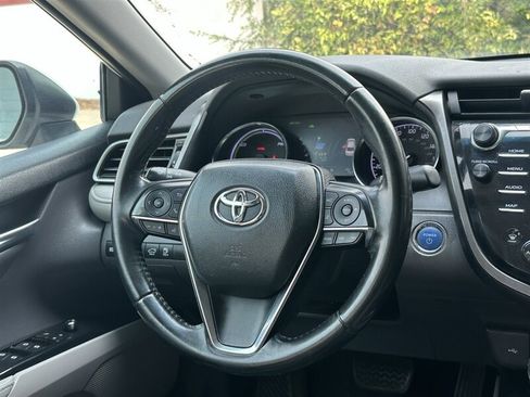 Used 2020 Toyota Camry XLE w/ Carpet Mat Package FWD image 11