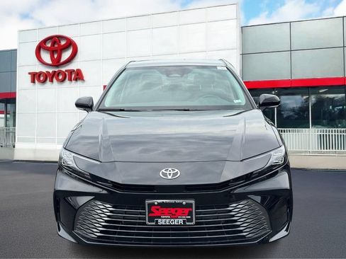 Used 2026 Toyota Camry XLE FWD image 13