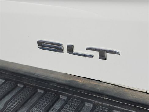 Certified 2025 GMC Sierra 1500 SLT image 9