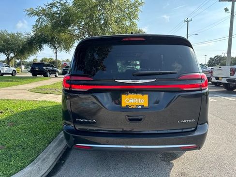 Used 2023 Chrysler Pacifica Limited FWD image 7