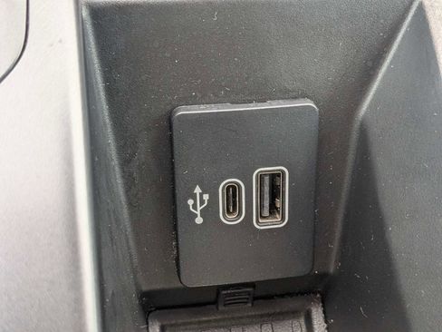 Used 2025 Lincoln Nautilus Premier AWD/4WD image 25