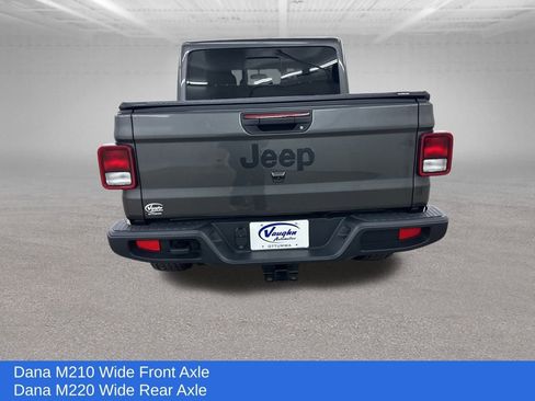 Used 2025 Jeep Gladiator Sport image 11