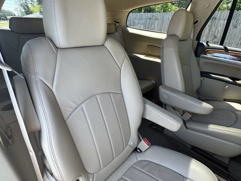 Used 2012 Buick Enclave Premium FWD image 18