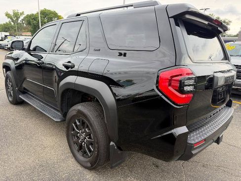Used 2025 Toyota 4Runner SR5 AWD/4WD image 3