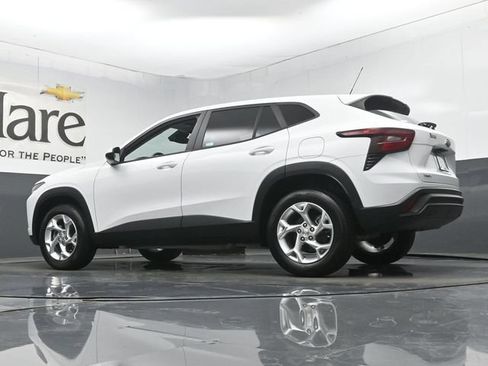 Used 2024 Chevrolet Trax LS w/ LS Convenience Package FWD image 59