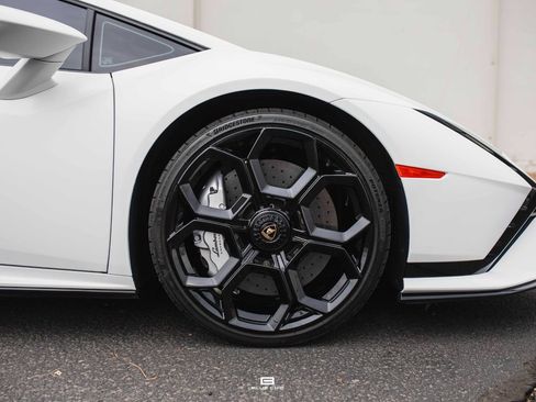 Used 2024 Lamborghini Huracan Tecnica image 16
