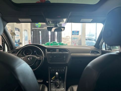 Used 2021 Volkswagen Tiguan SE R-Line image 16