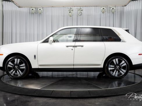 Used 2021 Rolls-Royce Cullinan image 11