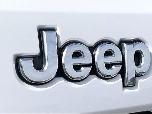 Used 2021 Jeep Grand Cherokee Overland AWD/4WD image 14