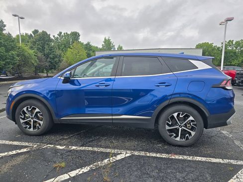 Used 2025 Kia Sportage EX FWD image 4