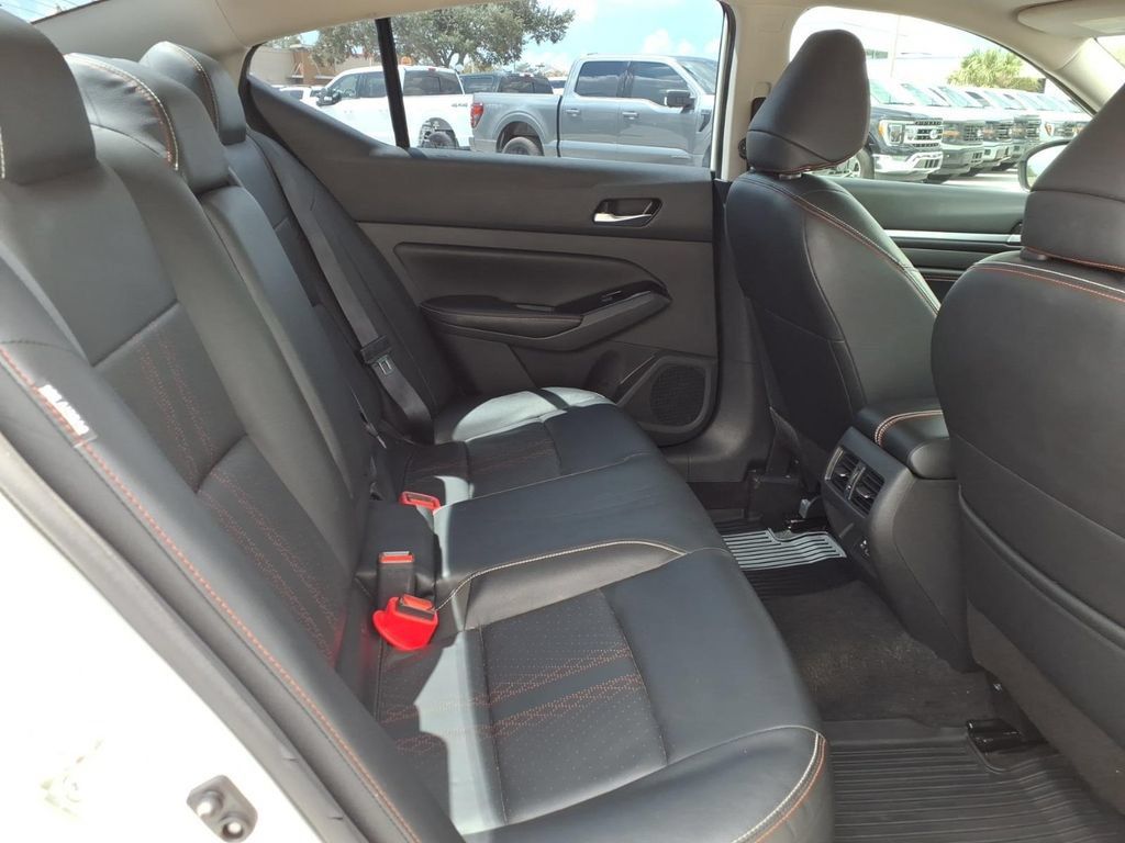 Used 2023 Nissan Altima 2.5 SR AWD/4WD image 16