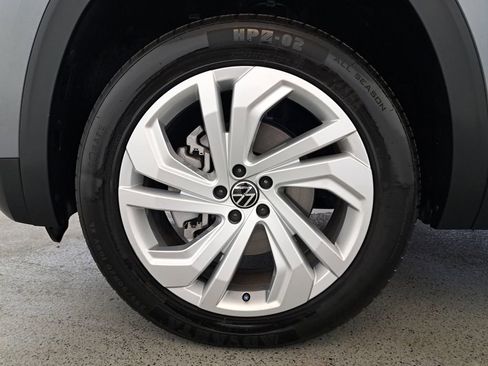 Used 2023 Volkswagen Atlas SE w/ Panoramic Sunroof Package image 9