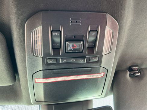 Used 2021 Toyota Highlander XSE AWD/4WD image 29