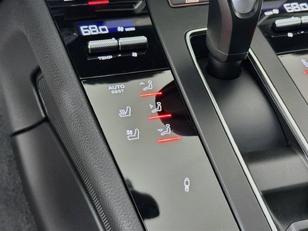 Certified 2024 Porsche Macan S AWD/4WD image 22