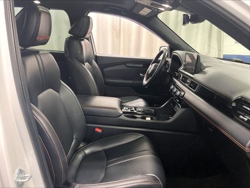 Used 2024 Honda Pilot TrailSport image 11