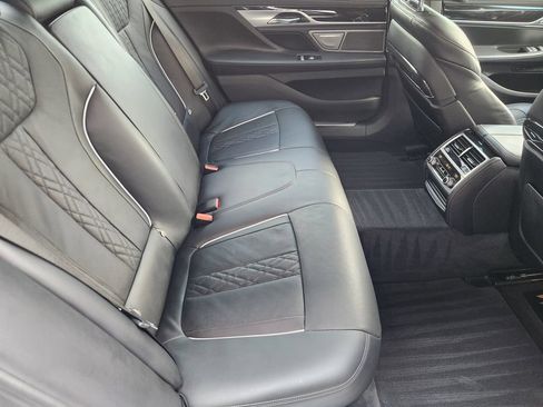 Used 2019 BMW 750i w/ M Sport Package RWD image 31