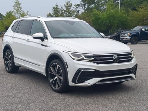 Used 2024 Volkswagen Tiguan SEL R-Line AWD/4WD image 2