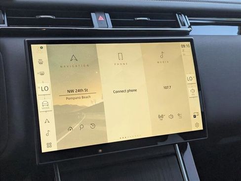 New 2026 Land Rover Range Rover Velar Dynamic SE AWD/4WD image 11