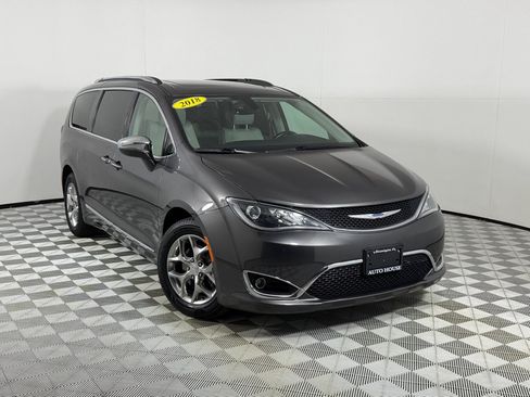 Used 2018 Chrysler Pacifica Limited FWD image 2