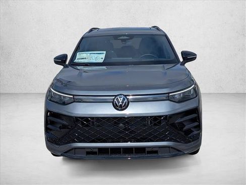 New 2026 Volkswagen Tiguan SE R-Line FWD image 2