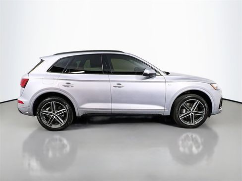 Used 2023 Audi Q5 e Premium Plus w/ Premium Plus Package image 8