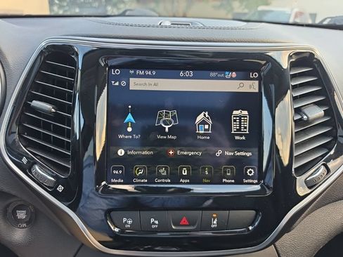 Used 2021 Jeep Cherokee Limited w/ Elite Package AWD/4WD image 31