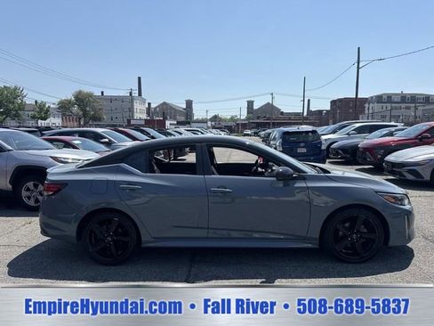 Used 2024 Nissan Sentra SR FWD image 3