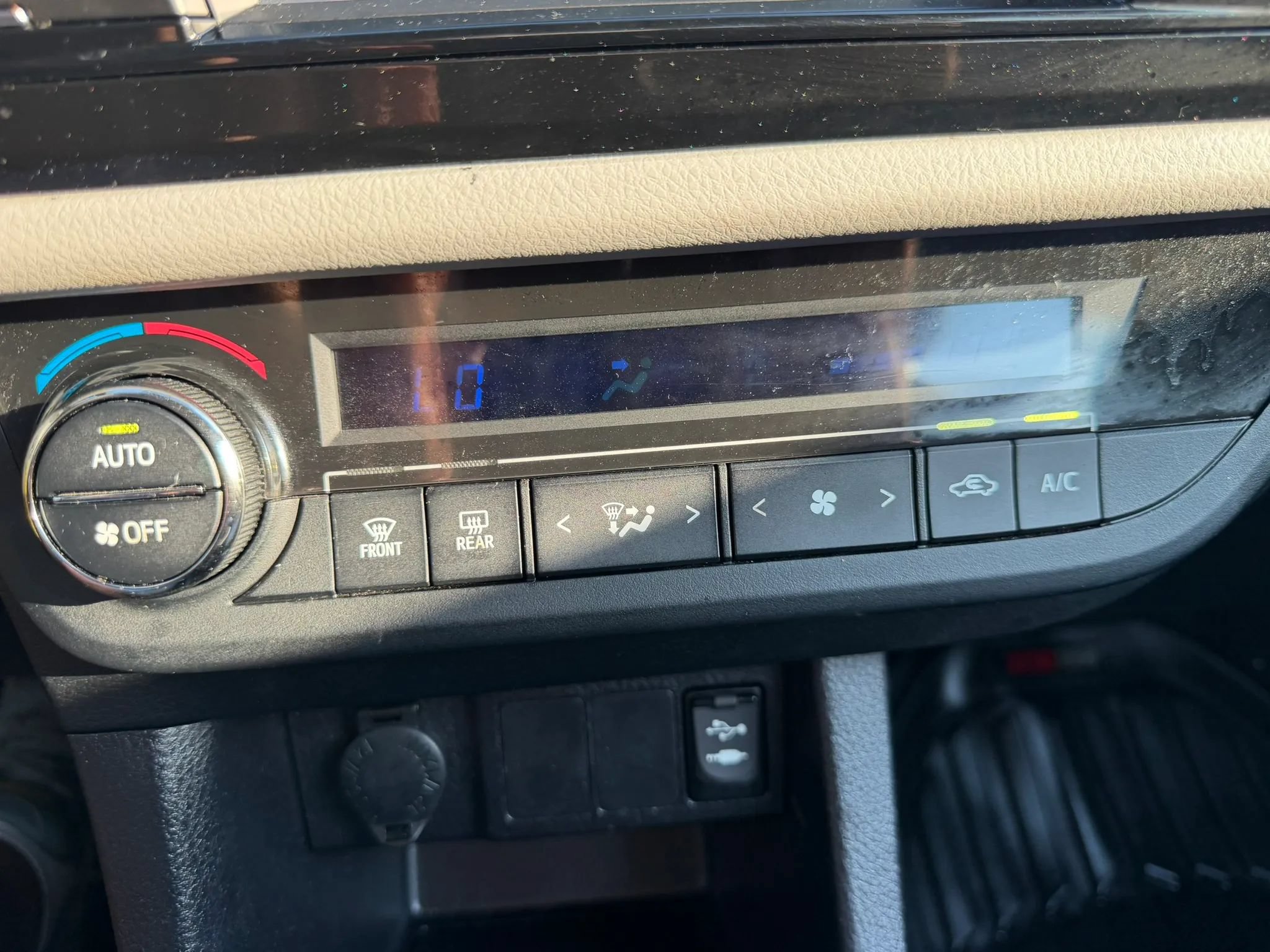 Used 2015 Toyota Corolla LE FWD image 41