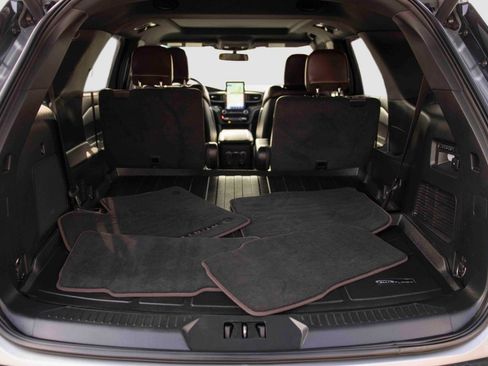 Used 2020 Ford Explorer Platinum w/ Premium Technology Package image 30