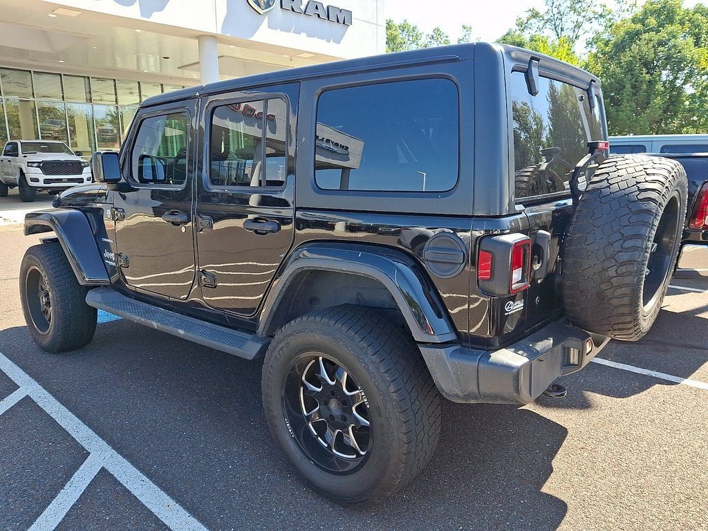 Used 2018 Jeep Wrangler Unlimited Sahara AWD/4WD image 6