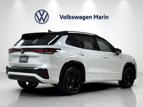 New 2026 Volkswagen Tiguan SE R-Line FWD image 5
