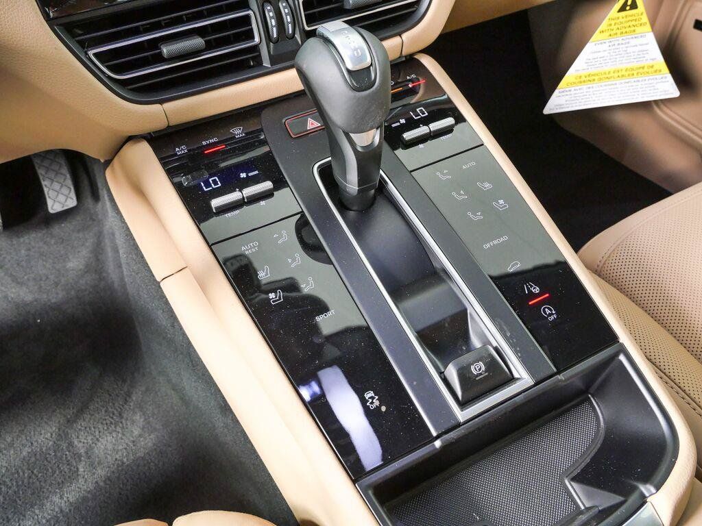 New 2026 Porsche Macan Turbo AWD/4WD image 19