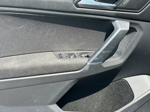 Used 2018 Volkswagen Tiguan S FWD image 11