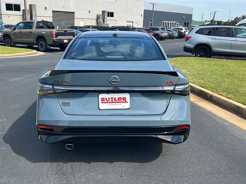 New 2026 Nissan Sentra SR w/ SR Premium Package FWD image 5