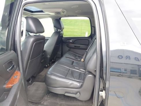 Used 2012 Chevrolet Suburban LT w/ Luxury Package AWD/4WD image 13
