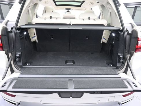 Used 2022 BMW X7 xDrive40i w/ Executive Package AWD/4WD image 17