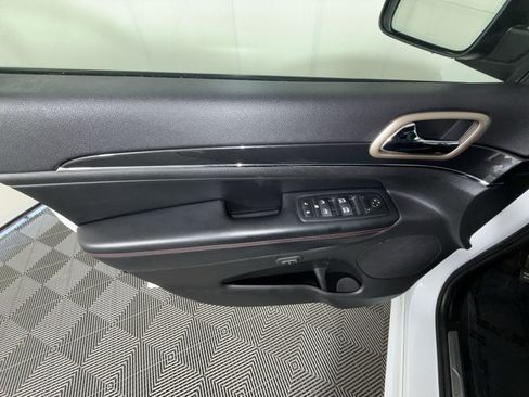 Used 2016 Jeep Grand Cherokee Limited 75th Anniversary AWD/4WD image 15