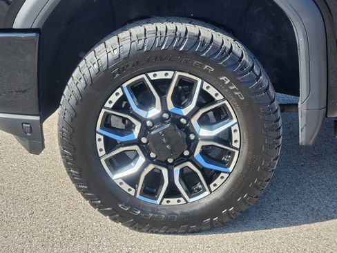 Used 2023 GMC Sierra 2500 AT4 w/ AT4 Premium Plus Package AWD/4WD image 10