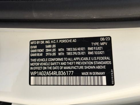 Certified 2024 Porsche Macan S AWD/4WD image 27