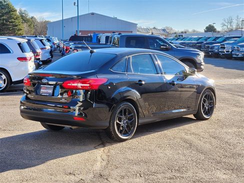 Used 2016 Ford Focus SE w/ Equipment Group 201A image 3