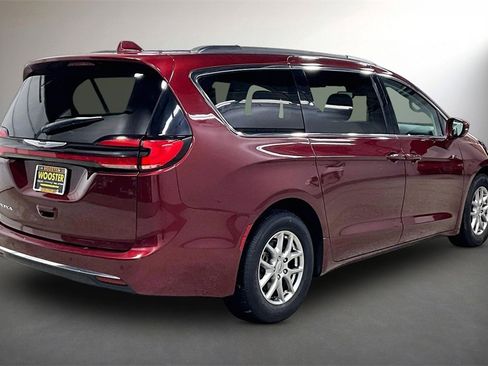 Used 2021 Chrysler Pacifica Touring image 5