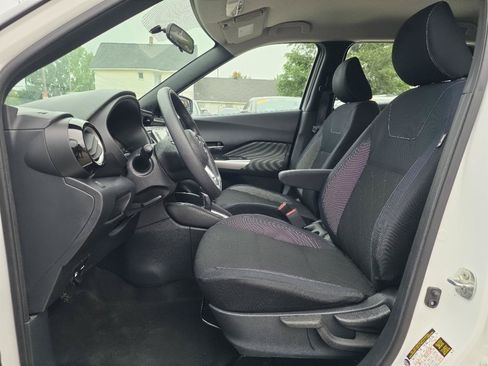 Used 2018 Nissan Kicks SV FWD image 12